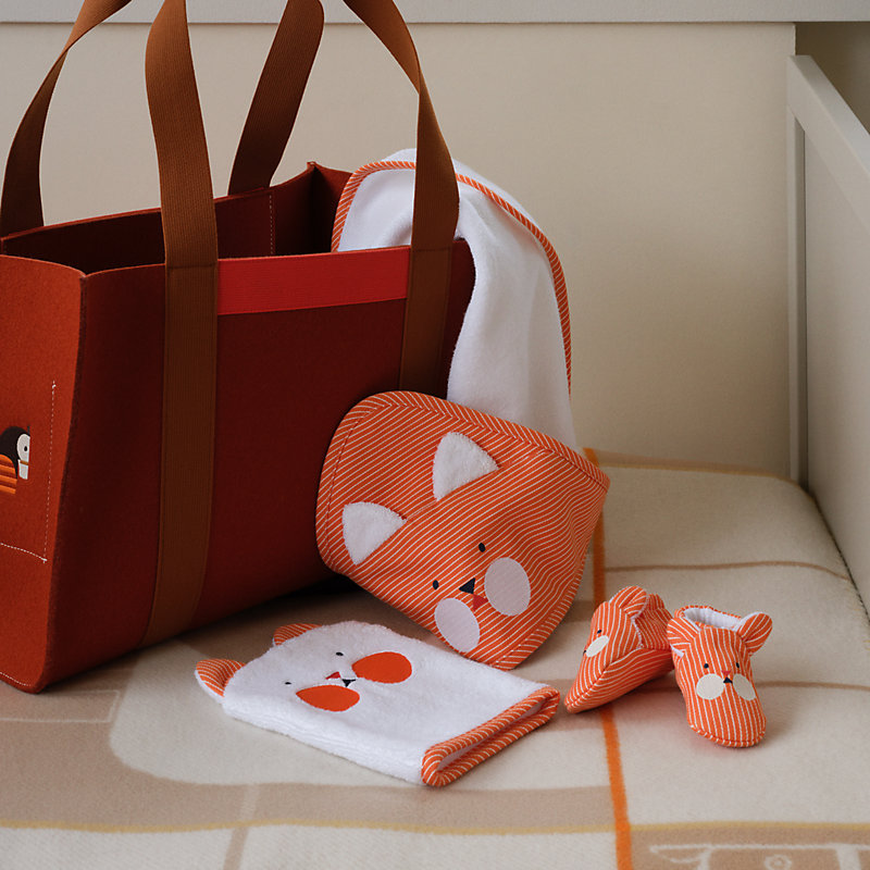 たあ　HERMES マザーズバッグ クリーム/赤 動物イラスト付き HERMES マザーズバッグ クリーム/赤 動物イラスト付き